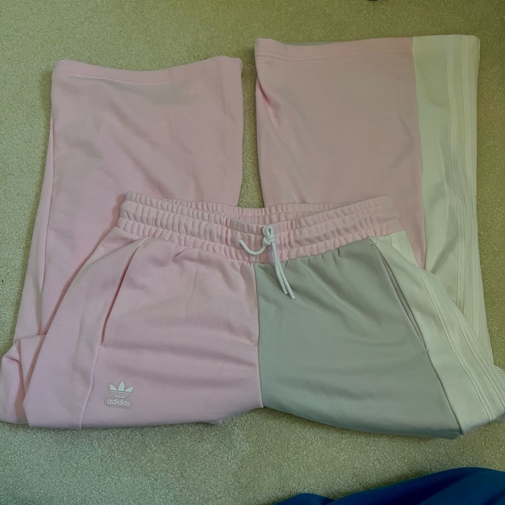 Baggy L Adidas Sweatpants!